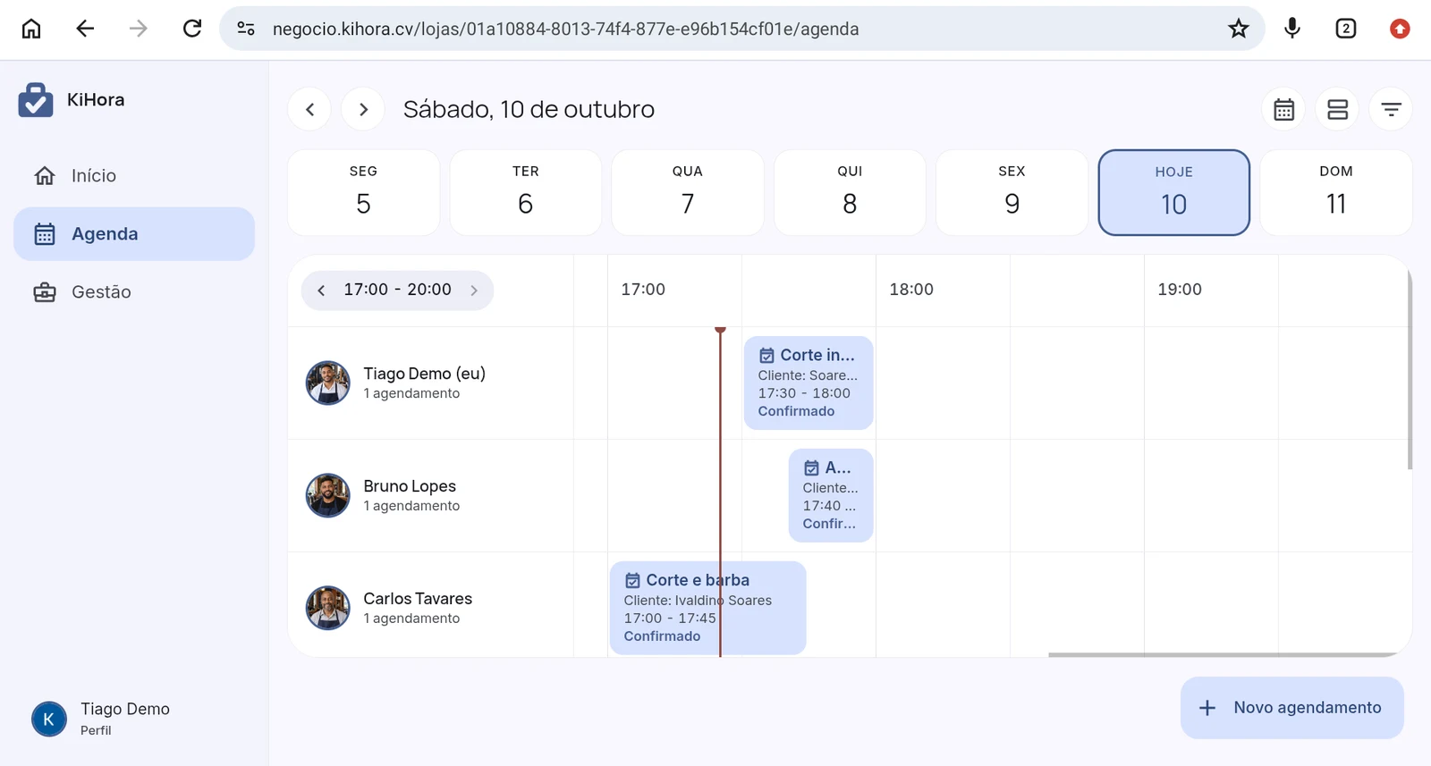 A barbershop’s team schedule at negocio.kihora.cv on a tablet, with each professional’s bookings across the day.